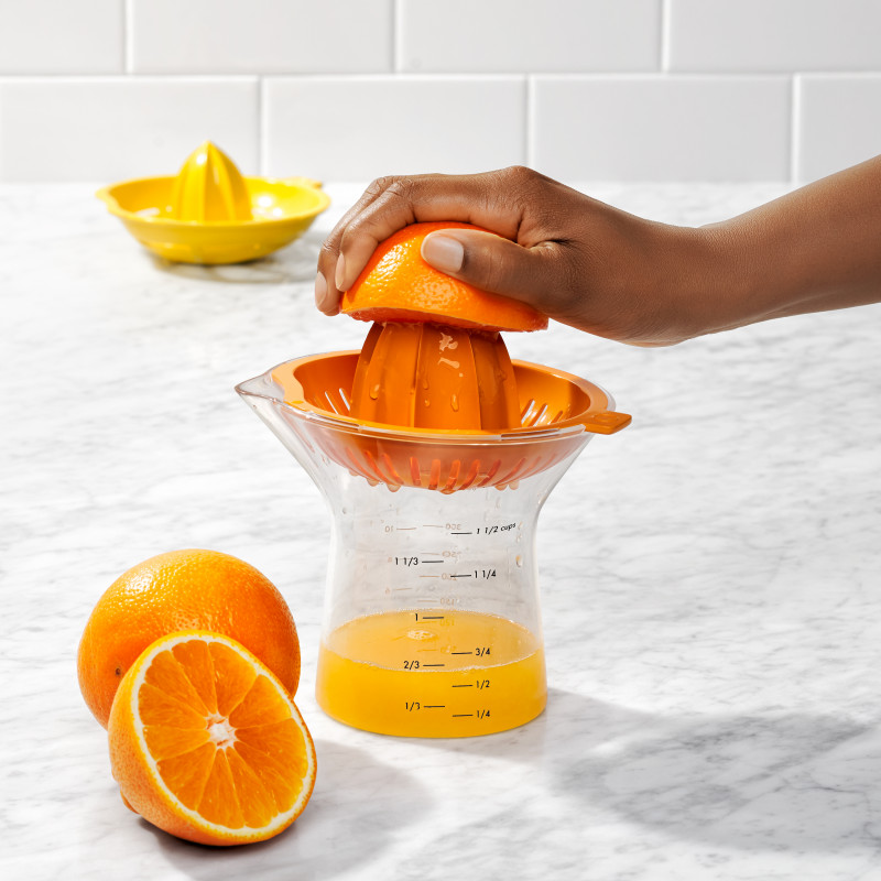 Presse citron et orange avec récipient doseur - OXO